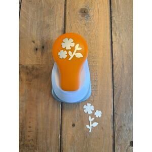 Fiskars Lever Gift Tag Paper Punch Crafting Papercrafts Scrapbooking 2.25 inch